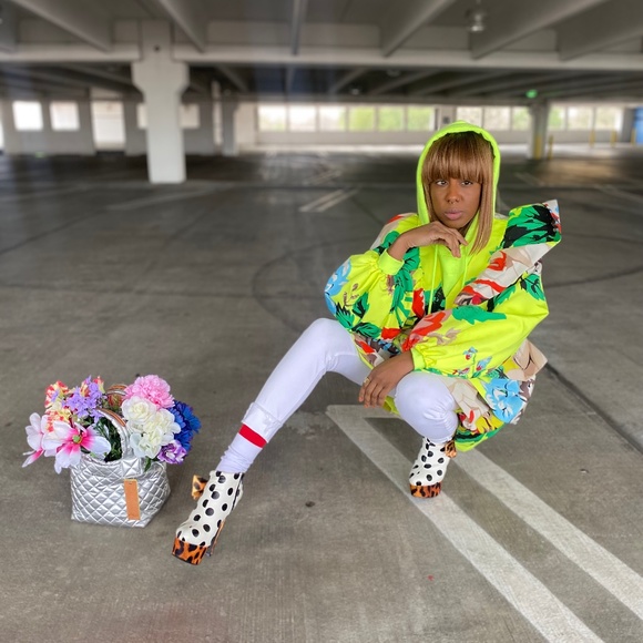 MEET YOUR POSHER! - Picture 4 of 12